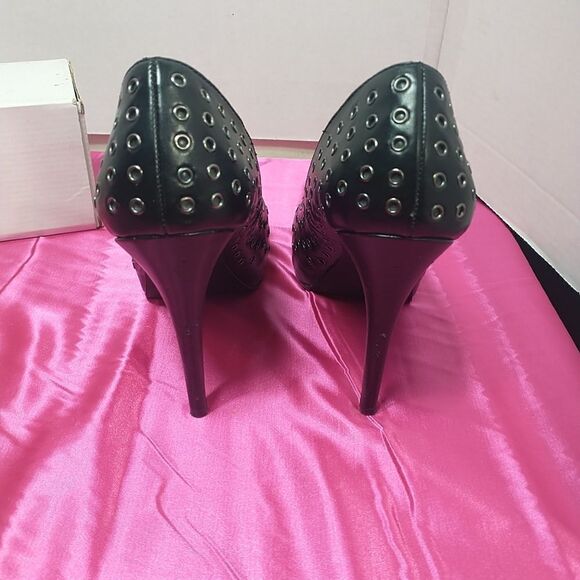 Colin Stuart Women Black Heels 8.5. Condition is Pre-owned.  - Picture 5 of 13